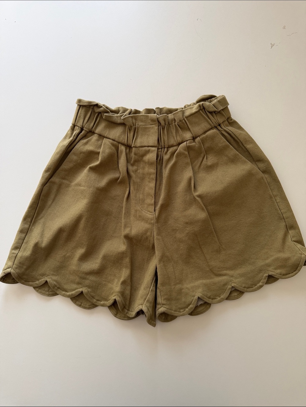 Aaron & Amber | S |Women’s |Scalloped-Hem Elastic | Waist Shorts - Olive